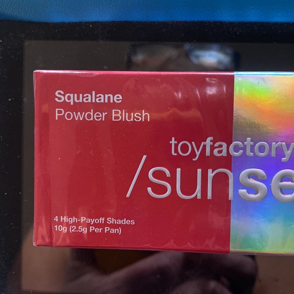 NiP Blush Palette ( toyfactory ) Sunset 4 High-Payoff Shades/built-in Mirror - Picture 5 of 8